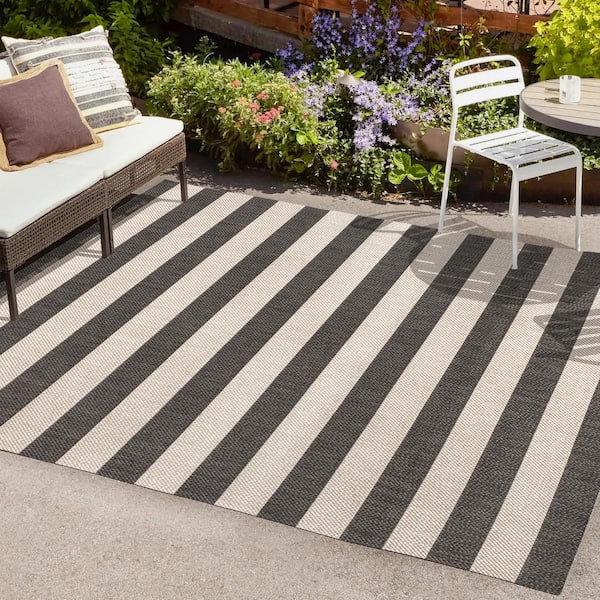 https://images.thdstatic.com/productImages/4144ea30-1d8a-424b-a432-a49dbe1c6c99/svn/black-beige-jonathan-y-outdoor-rugs-smb203b-5-64_600.jpg