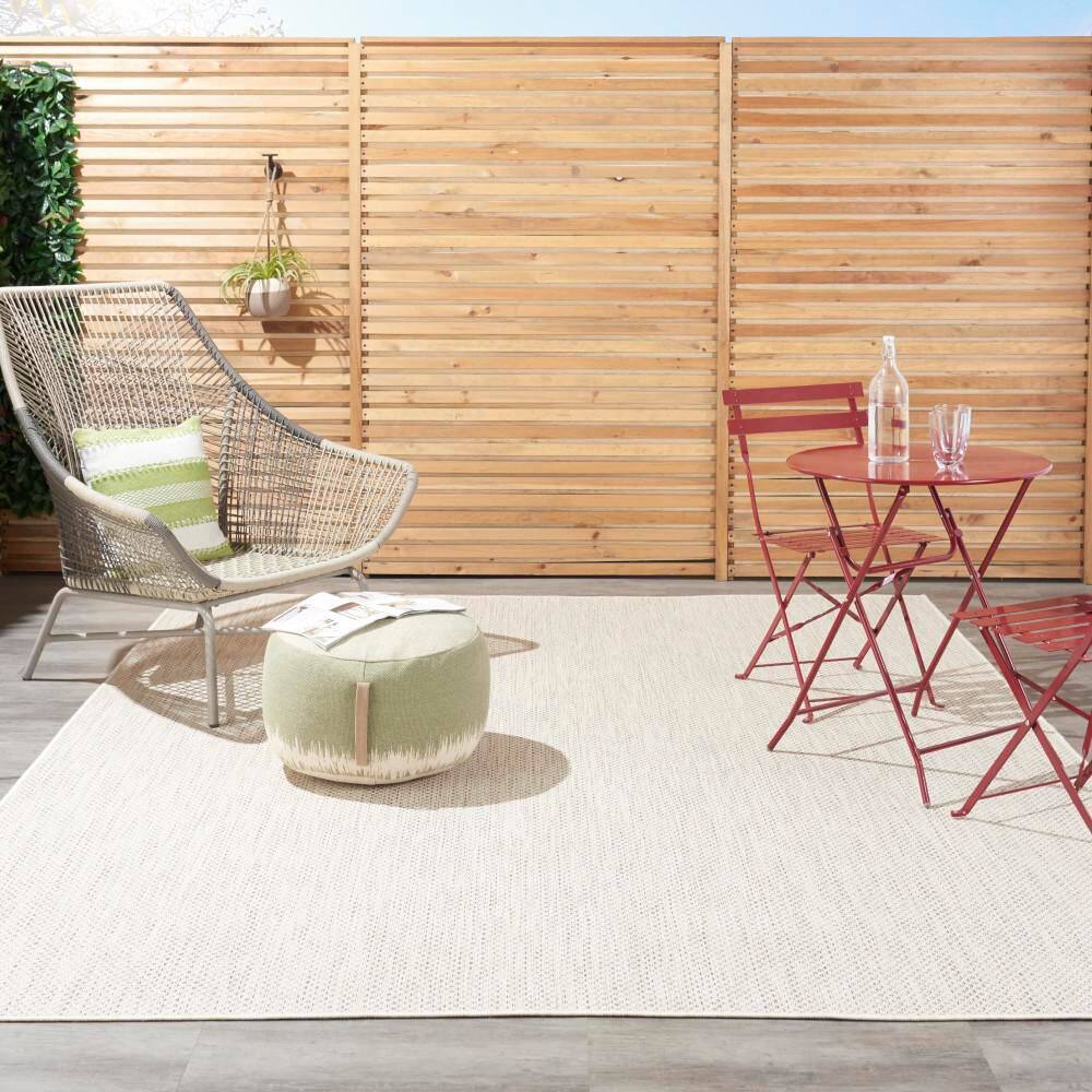 Ivory Silver Geometric Easy Care 8' x 10' Outdoor Rug