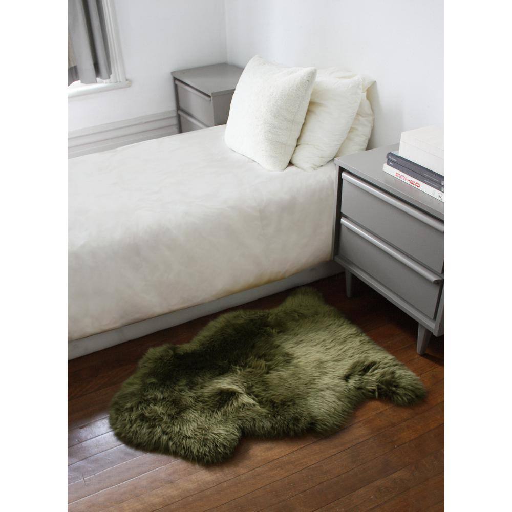 Lush New Zealand Wool Sheepskin Rug in Khaki 2' x 3'