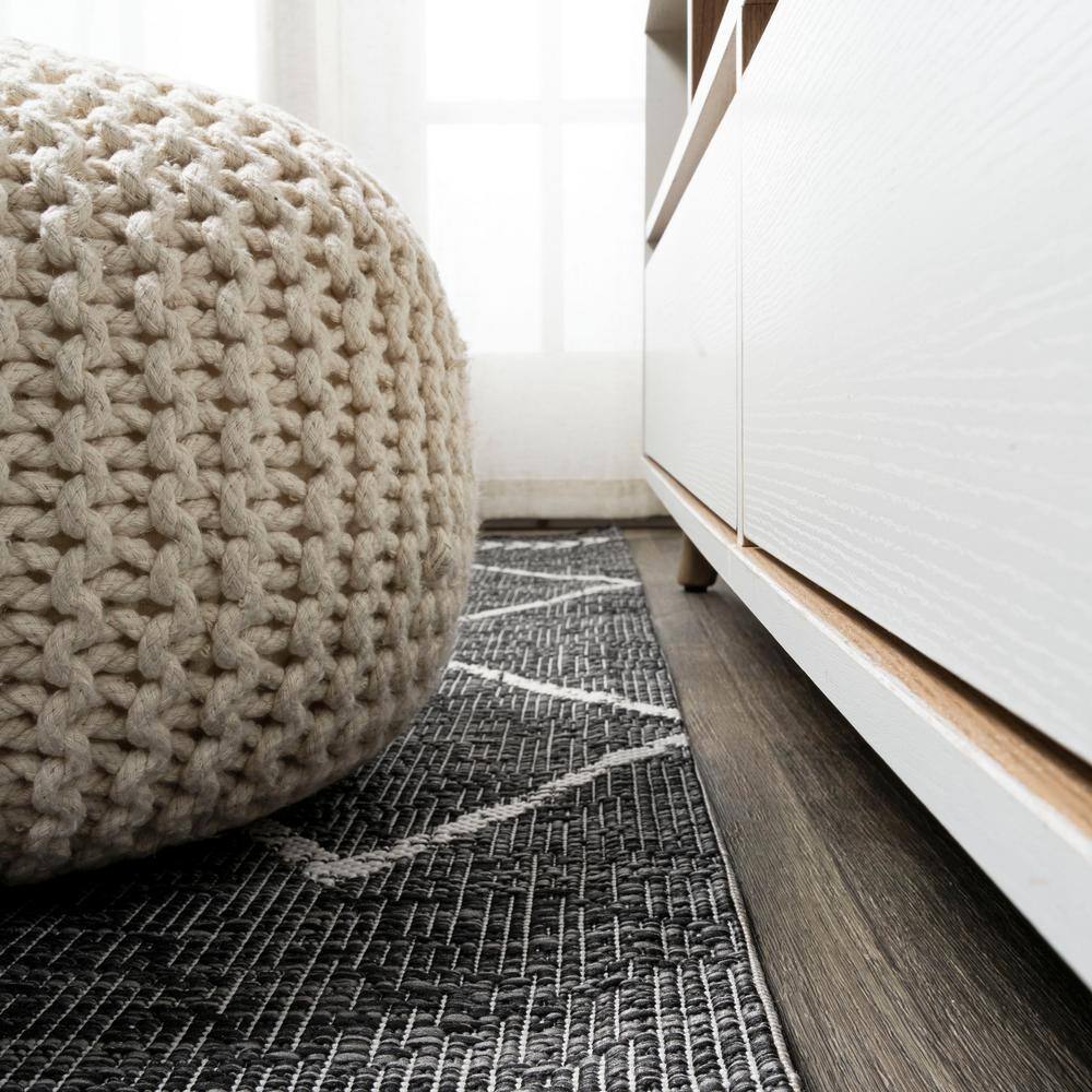 Bohemian Black/Ivory Synthetic Diamond Trellis 2x10 Rug