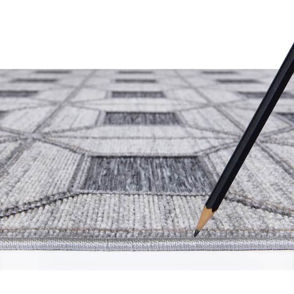 Clover Gray 5 ft. 3 in. x 7 ft. 3 in. Indoor/Outdoor Area Rug