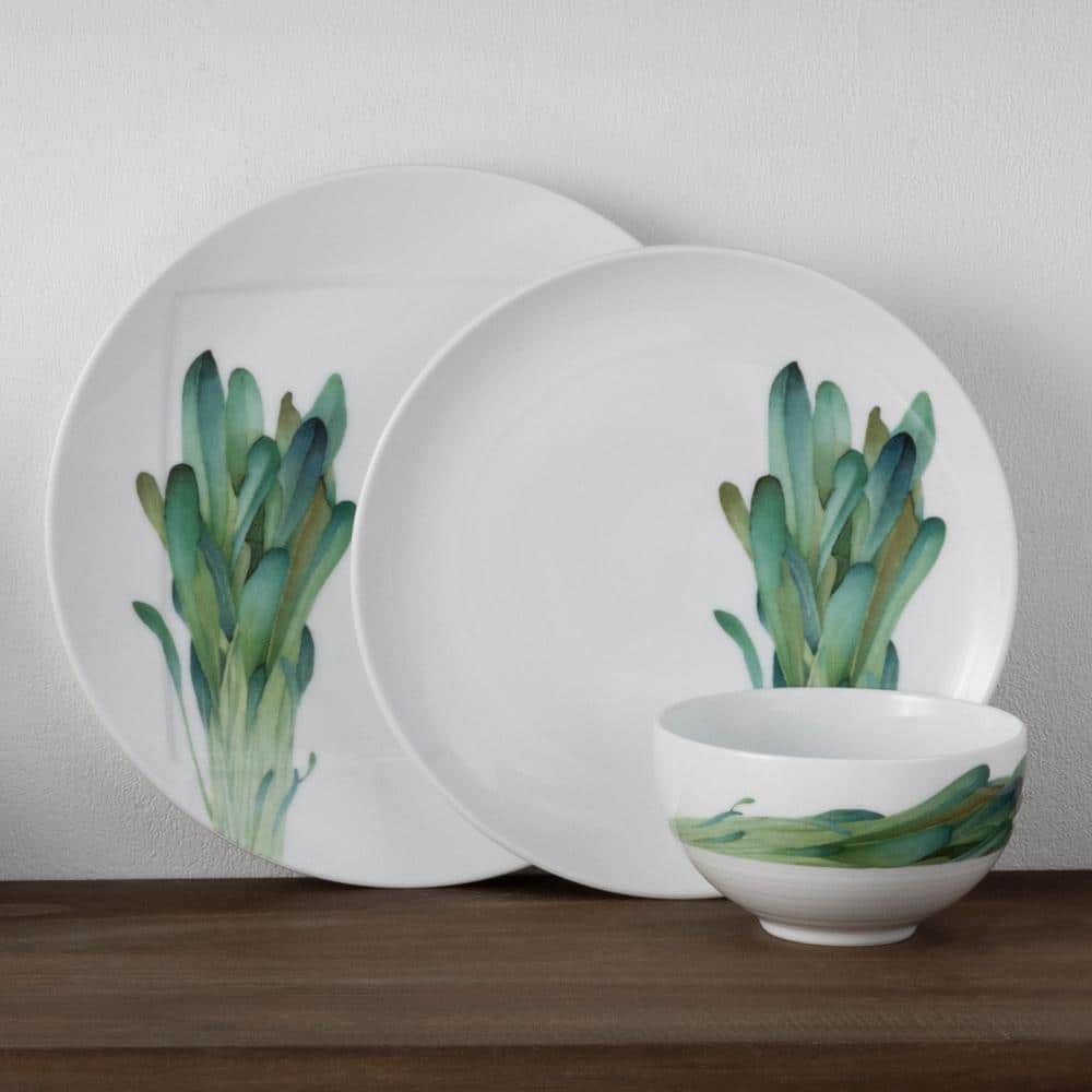 Kyoka Shunsai White Porcelain 18-Piece Dinnerware Set with Graphic Detail