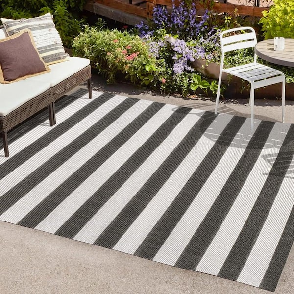 JONATHAN Y Negril Two-Tone Black/Cream 4 ft. x 6 ft. Wide Stripe Indoor/Outdoor Area Rug