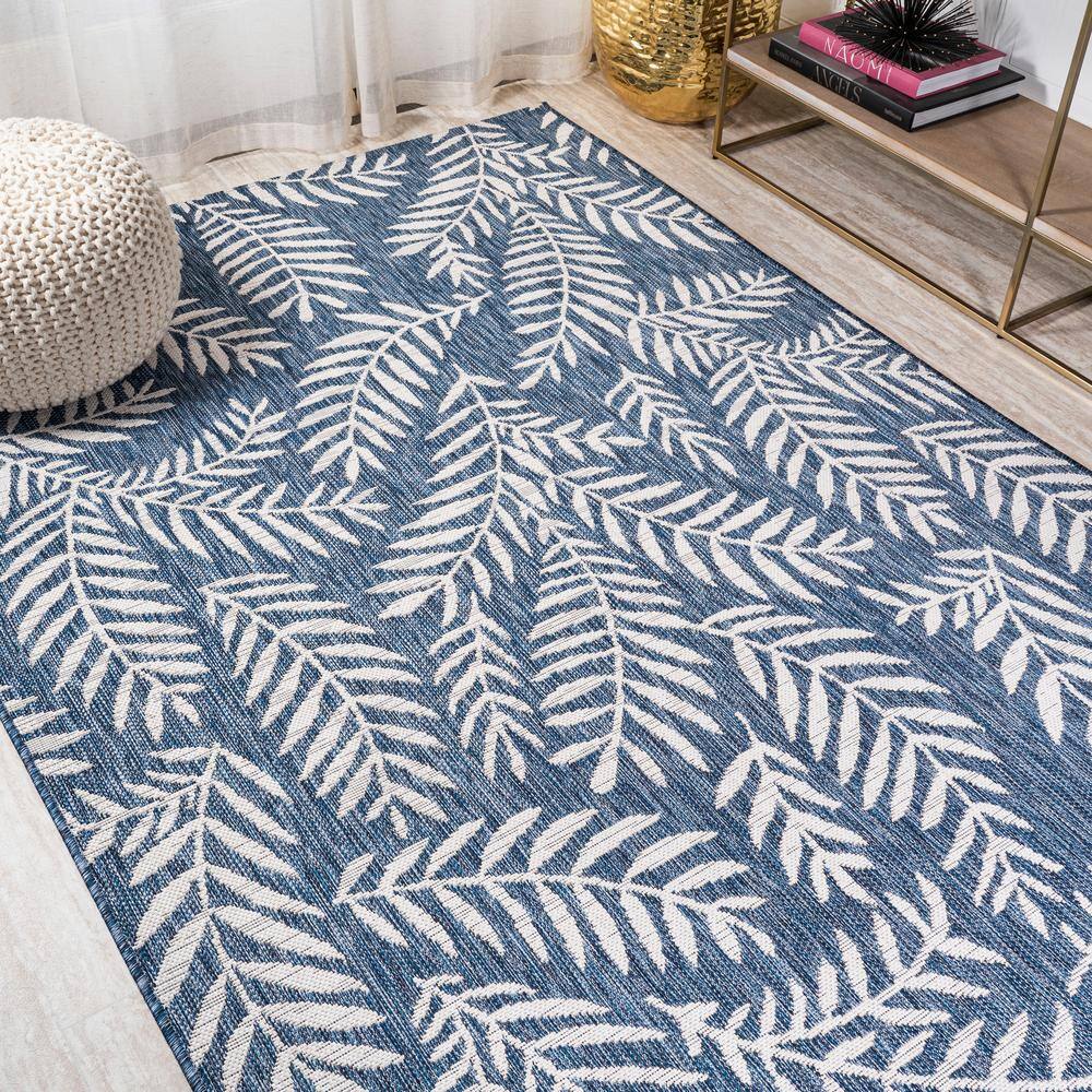 5' x 8' Navy and Ivory Palm Frond Indoor/Outdoor Area Rug