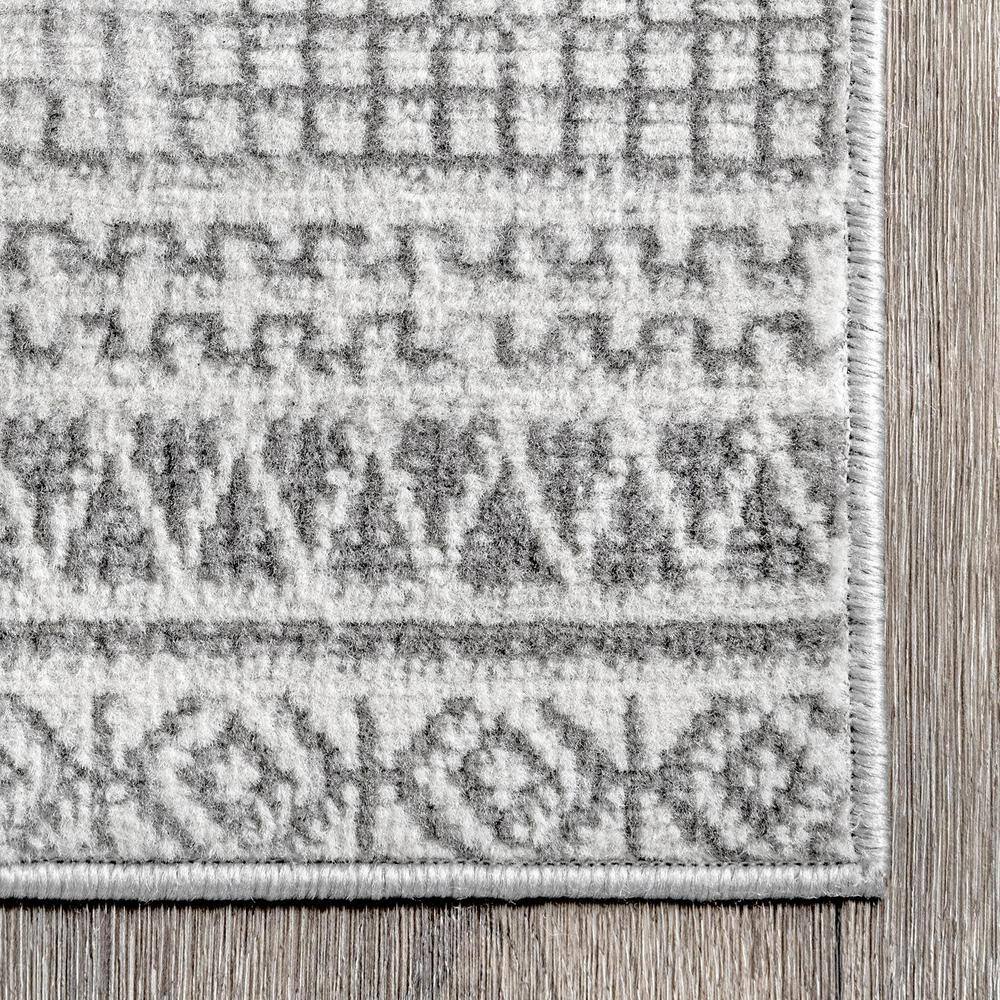 Gray Geometric Pattern Synthetic Rectangular 5' x 8' Area Rug