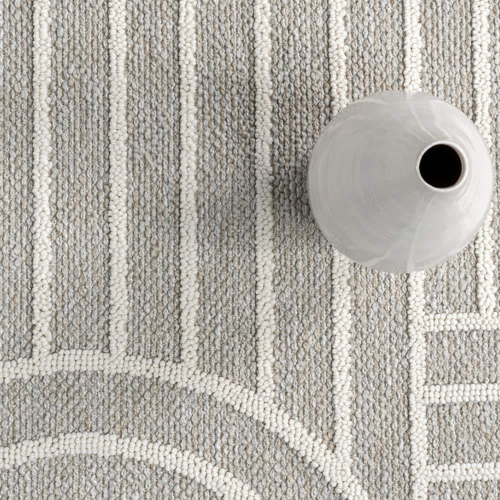 Liliya Light Gray Geometric Synthetic Washable Area Rug, 5' 3" x 7' 7"