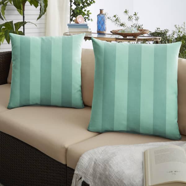 https://images.thdstatic.com/productImages/4222f119-fc83-4003-9b8b-0e929d2ab772/svn/sorra-home-outdoor-throw-pillows-hd374721sp-31_600.jpg