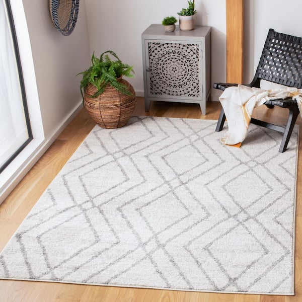 Adirondack Ivory/Gray 4 ft. x 6 ft. Chevron Diamond Area Rug