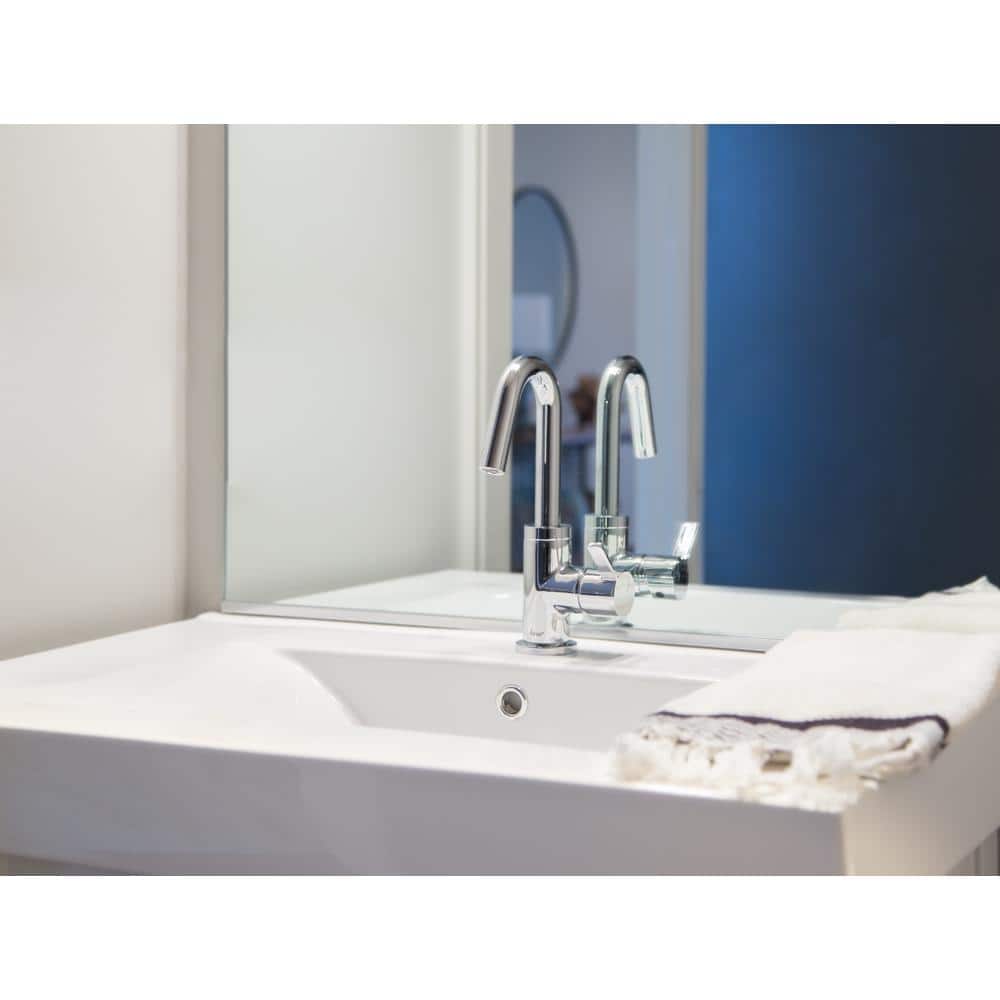 Polished Chrome Single Handle Lavatory Faucet with Drain Assembly
