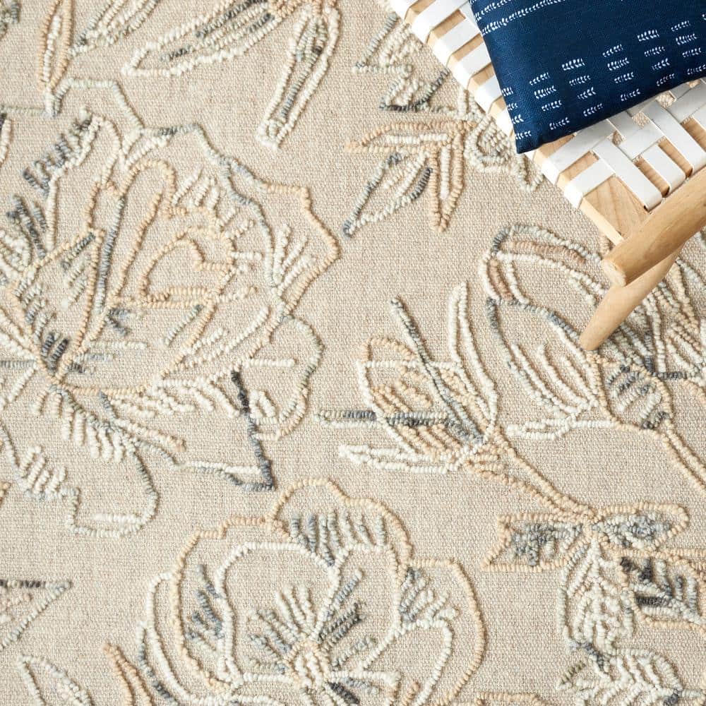 Gray Hand-Tufted Wool Floral 4' x 6' Area Rug
