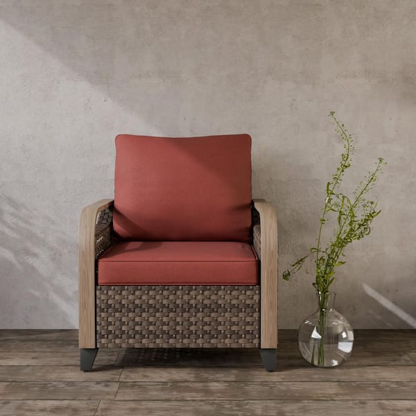 Patio Wicker Outdoor Lounge Chair with Red Cushions