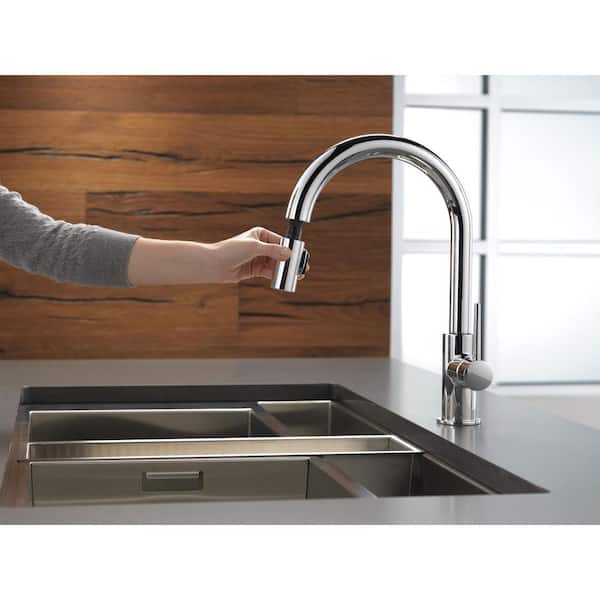 Delta Trinsic 15.69 in. H Pull Down Sprayer Kitchen Faucet with