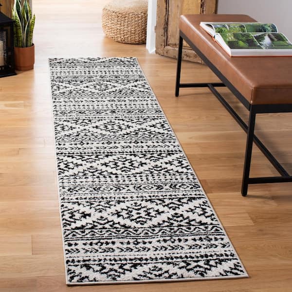 Tulum Ivory/Black 2 ft. x 11 ft. Geometric Runner Rug