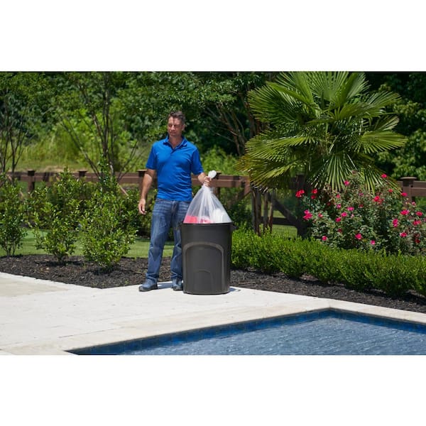 https://images.thdstatic.com/productImages/429d0e99-1b29-4166-8bf3-b37ce036aecd/svn/rubbermaid-outdoor-trash-cans-2149500-fa_600.jpg