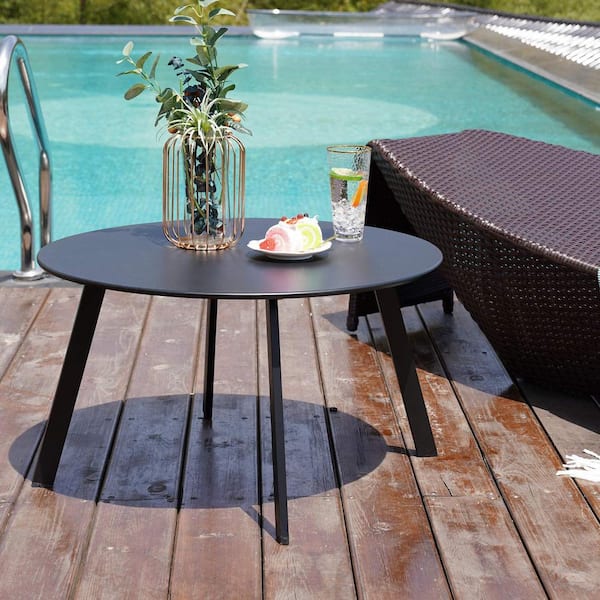 Large round outdoor on sale coffee table