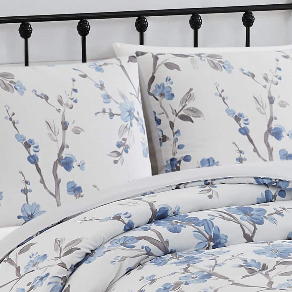 Kasumi White and Blue Floral Microfiber Full Quilt Set