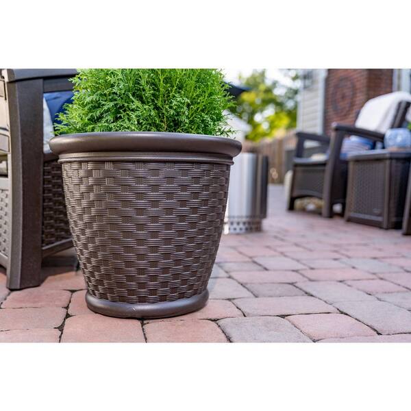 Suncast 22 in. Sonora® Resin Planter, Round Decorative Plant Pot, Java Brown Suncast 22 in. Sonora® Resin Planter, Round Decorative Plant Pot, Java Brown