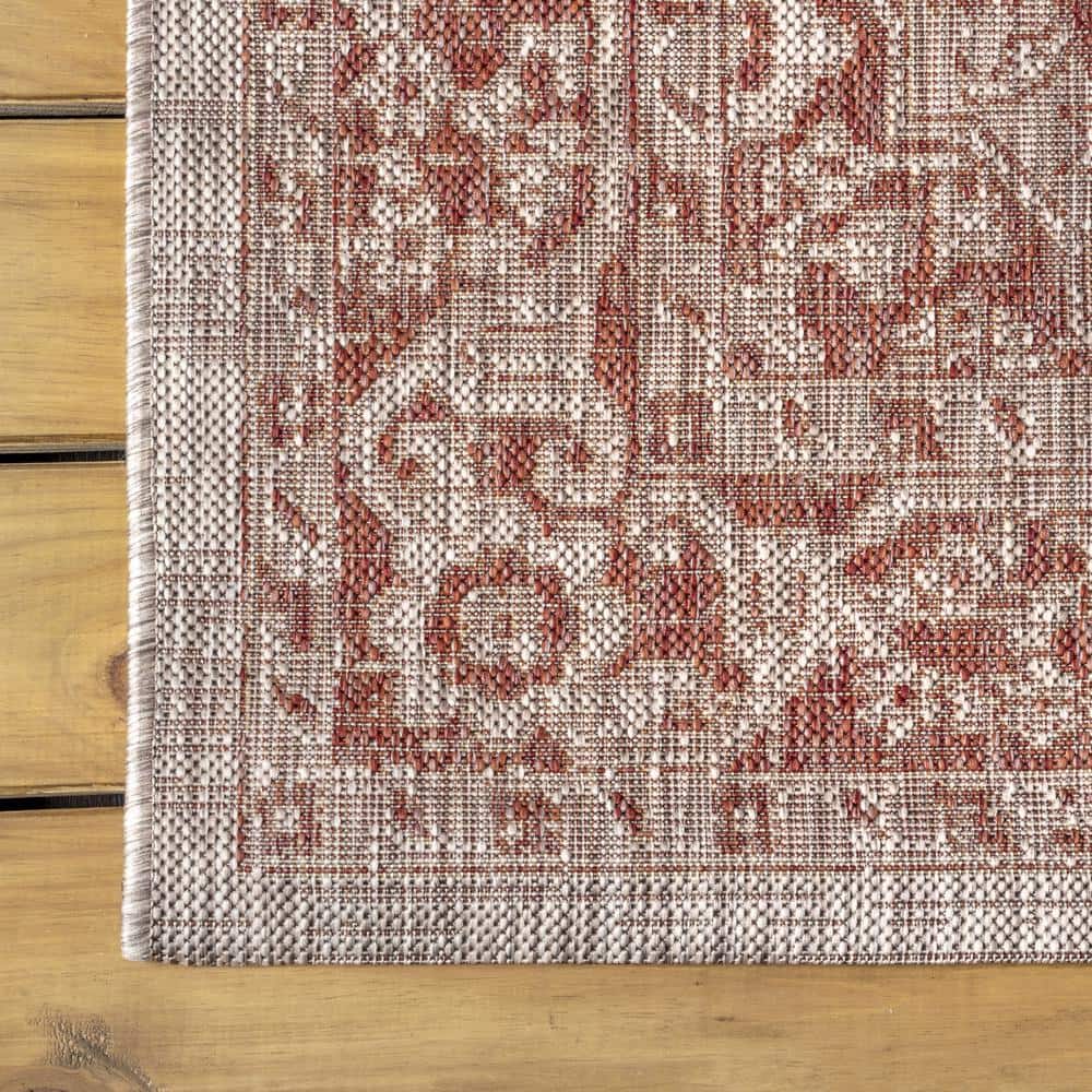 Rozetta 3' x 5' Red and Taupe Synthetic Medallion Area Rug