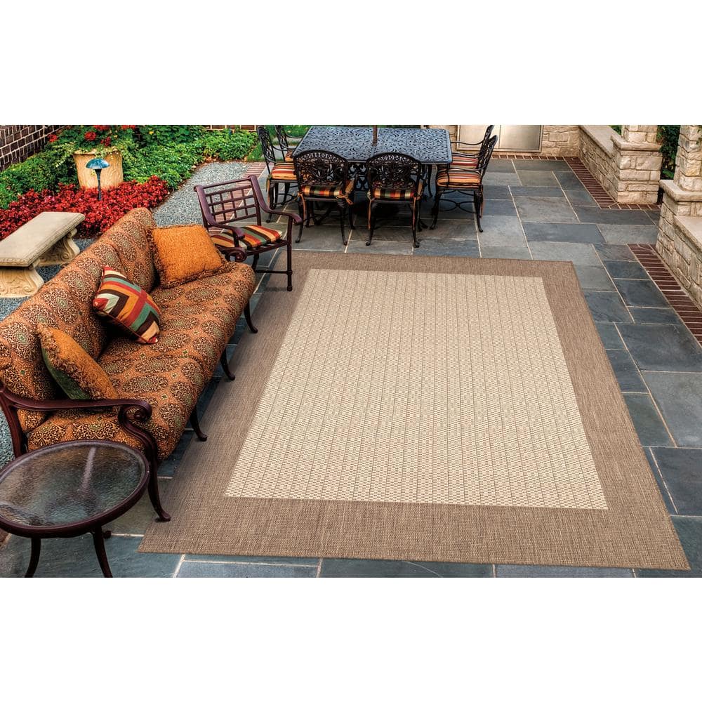 Recife Checkered Field 7'6" Round Indoor/Outdoor Rug in Natural-Cocoa