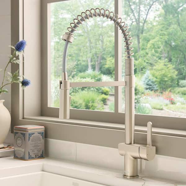 Seneca Brushed Nickel Stainless 20.33 in. H Single Handle Pull Down Sprayer Kitchen Faucet with 360° Spout Swivel