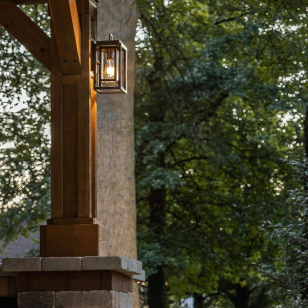 HINKLEY Republic 1-Light Black Outdoor Wall Lantern 1000BK - The