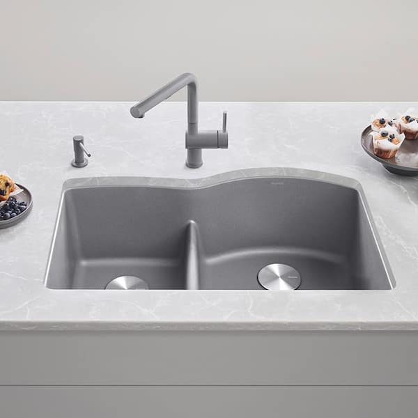 Linus Single-Handle Pull Out Sprayer Kitchen Faucet in Metallic Gray