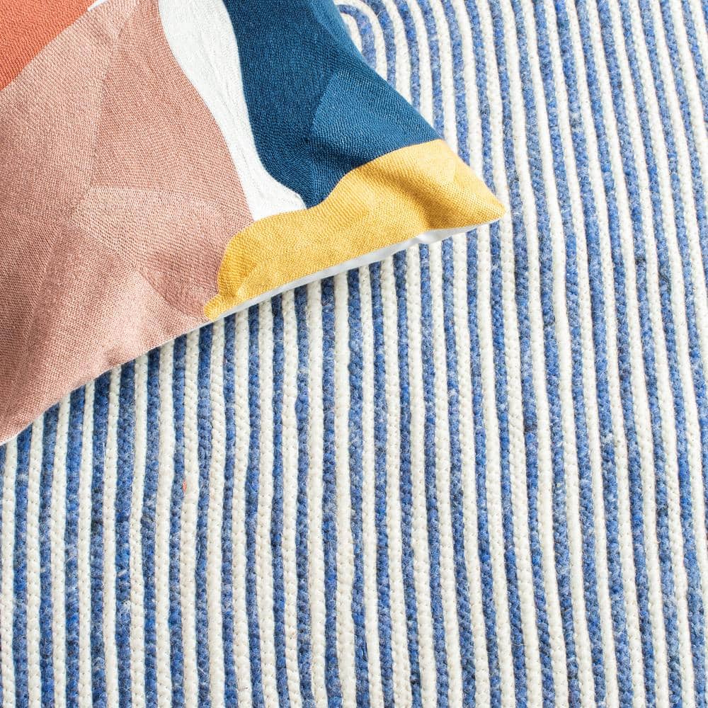Handwoven Navy and Ivory Wool 4' Round Braided Rug