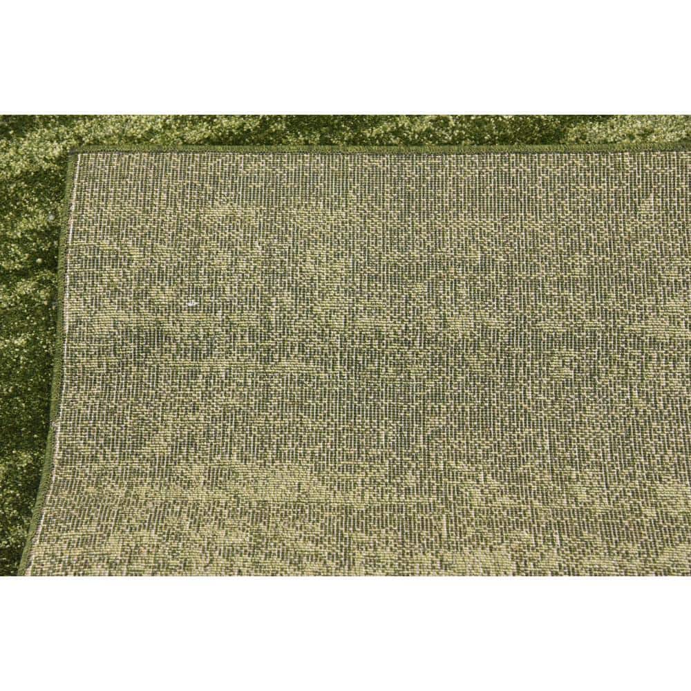 Reversible Green Synthetic 5'3" x 8' Easy-Care Rectangular Rug