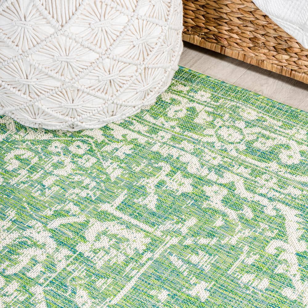 Bohemian Medallion Cream/Green Synthetic 4' x 6' Area Rug