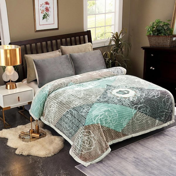 JML Aqua 2-Ply Printed 83 in. x 93 in. Polyester Winter Fleece Blanket - 6 lbs.