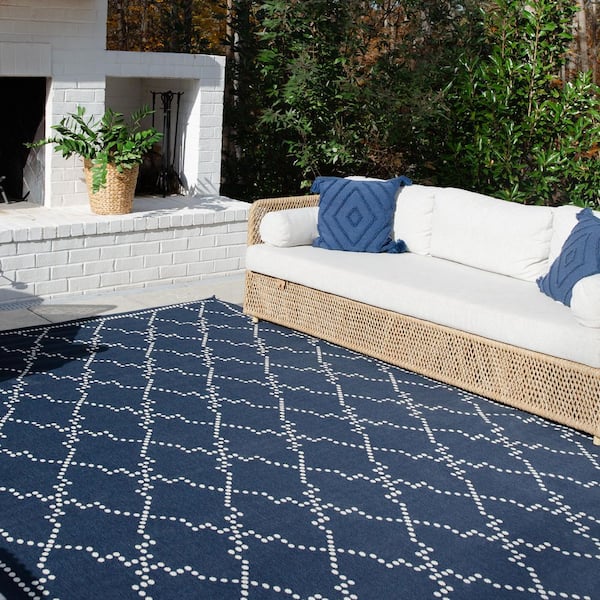 Sienna Navy/Ivory 9 ft. x 13 ft. Quatrefoil Indoor/Outdoor Patio Area Rug