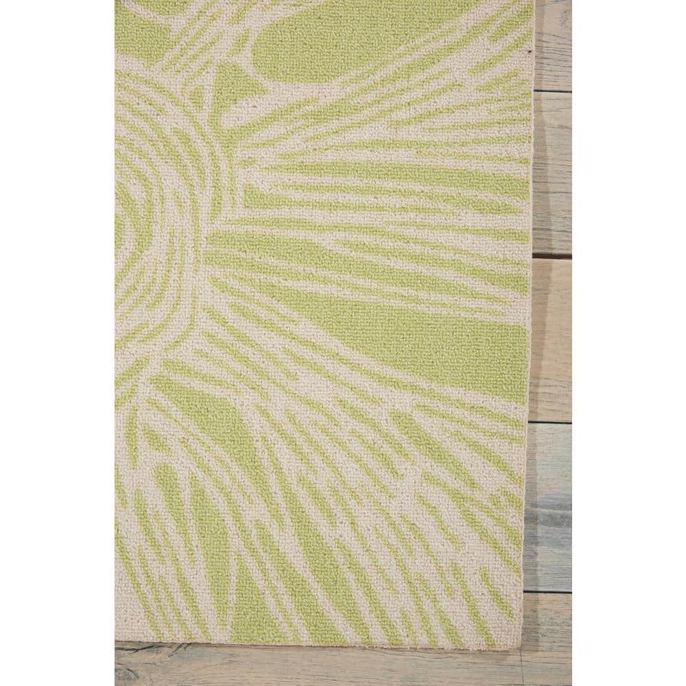 Ivory Floral Synthetic 5'3" x 7'5" Indoor/Outdoor Easy Care Rug
