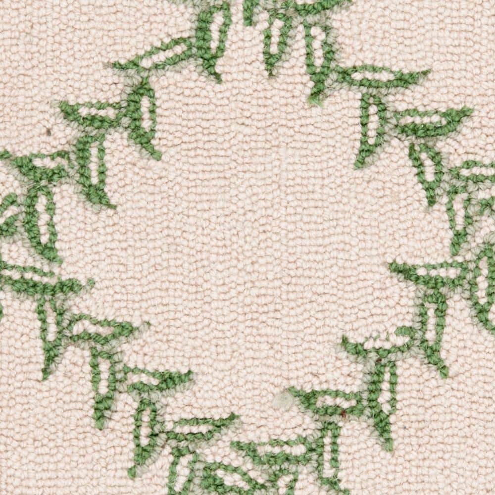 Handmade Ivory and Light Green Floral Wool Accent Rug, 2'6" x 4'