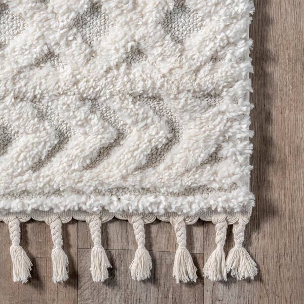 nuLOOM Akia Lattice High/Low Tassel Beige 4 ft. x 6 ft