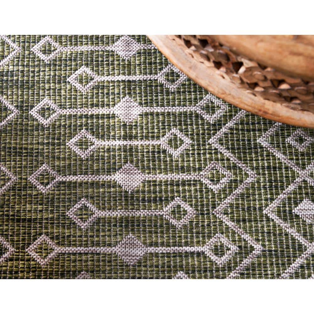 Easy-Care Green Trellis 6' x 9' Outdoor Synthetic Rug