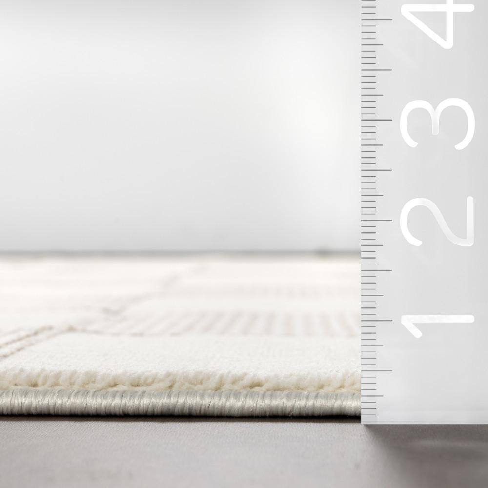 Zhuri Checkered Cream and Gray Machine Washable Area Rug 4' x 6'