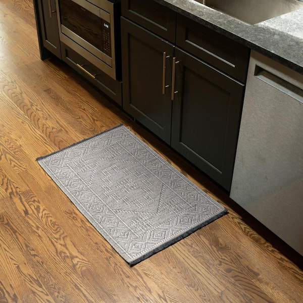 Alma Light Gray 2 ft. x 3 ft. Moroccan Machine Washable Indoor Area Rug