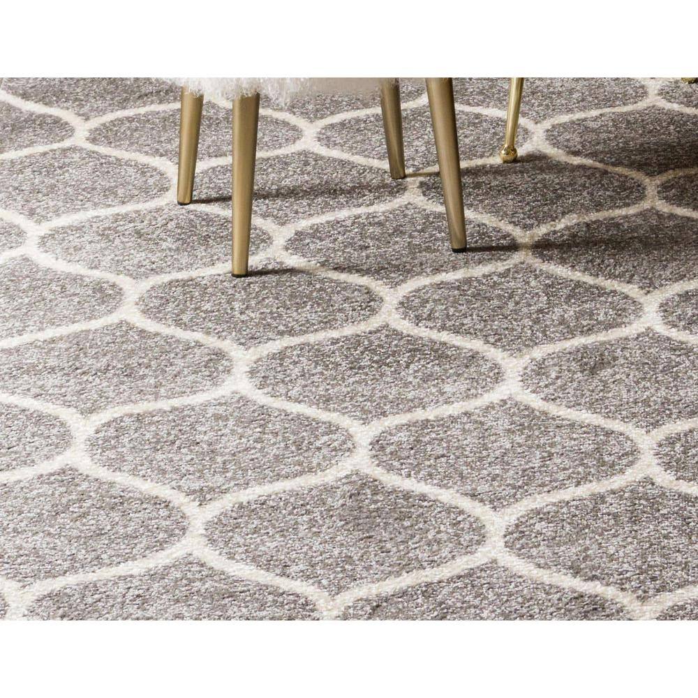 7' Round Light Gray/Ivory Trellis Synthetic Area Rug