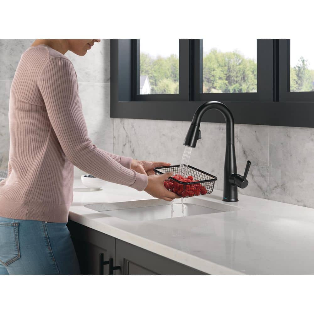Matte Black Metal Pull-Down Sprayer Kitchen Faucet