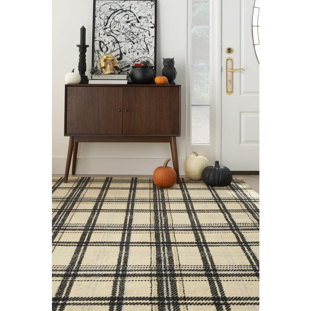 Handmade Cream & Black Plaid 5' x 7' Synthetic Area Rug