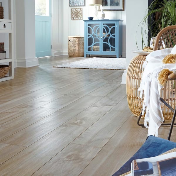 Home Decorators Collection 8 Mm T X 7 1 2 In W 50 3 L Ghost Ship Maple Water Resistant Laminate Flooring 23 69 Sq Ft Case Hdcwr28 - How To Install Home Decorators Collection Laminate Flooring