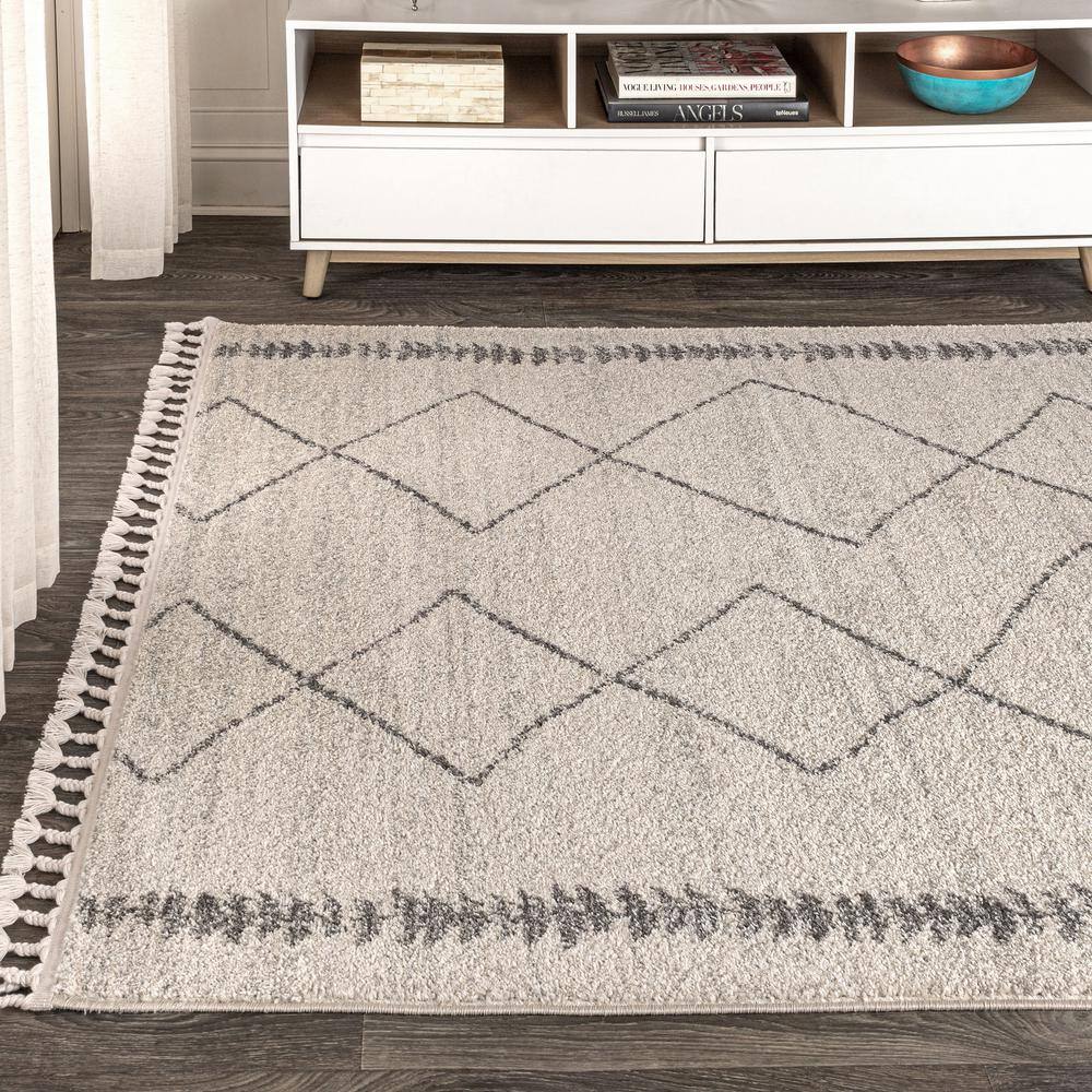 Gray and Ivory Geometric Rectangular Area Rug 3' x 5'