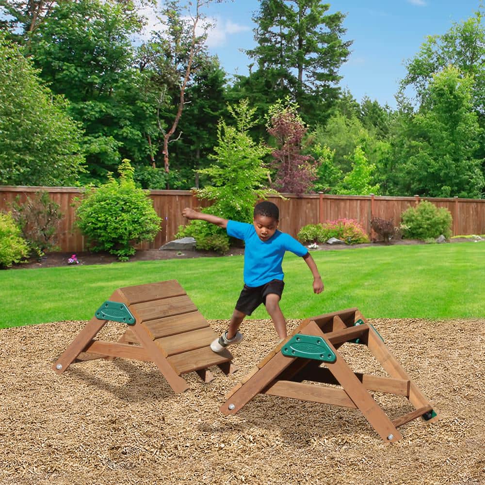 Ninja Power Parkour Runner Obstacle with Wooden Platforms