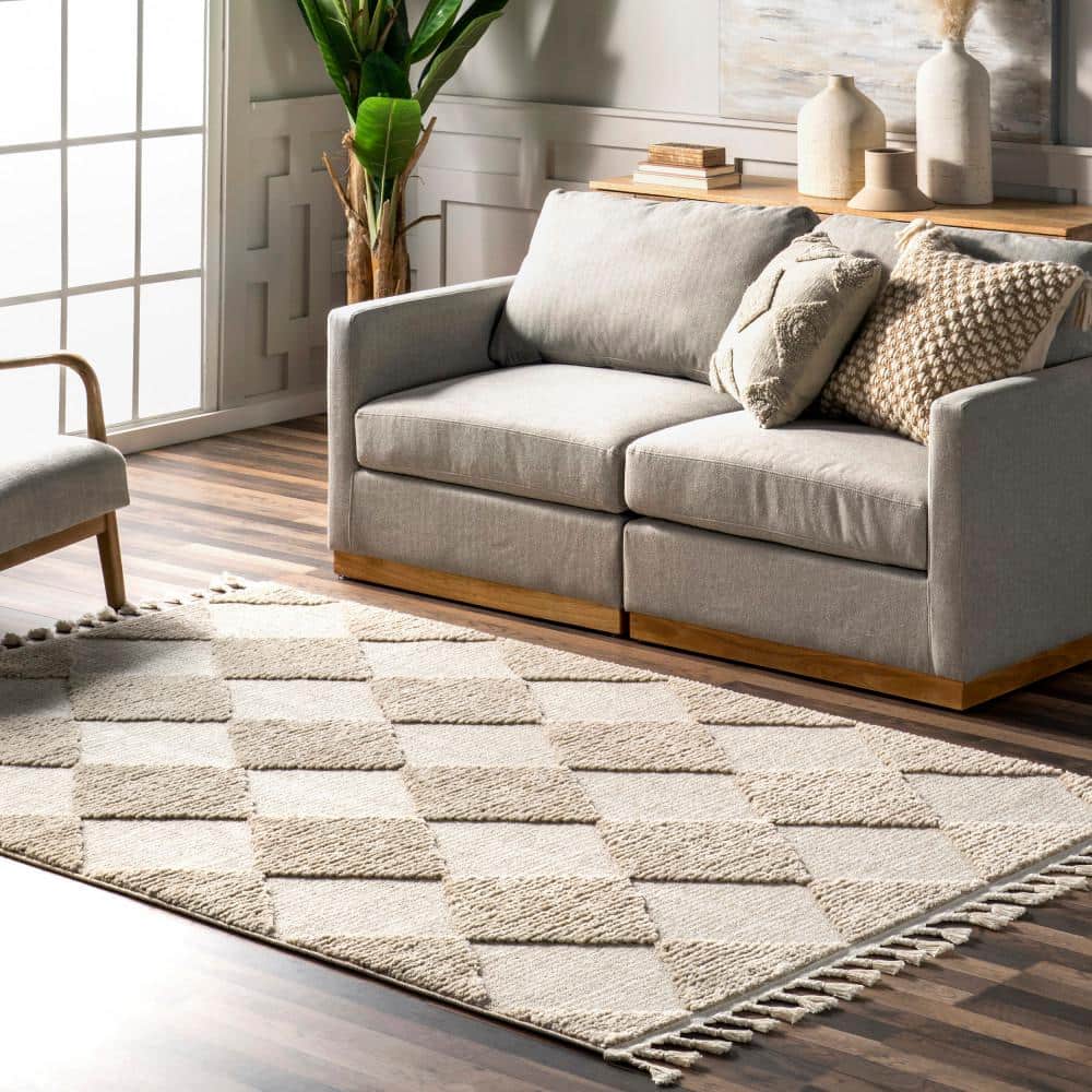 Beige Diamond Pattern Synthetic Area Rug with Tassels, 3' x 5'