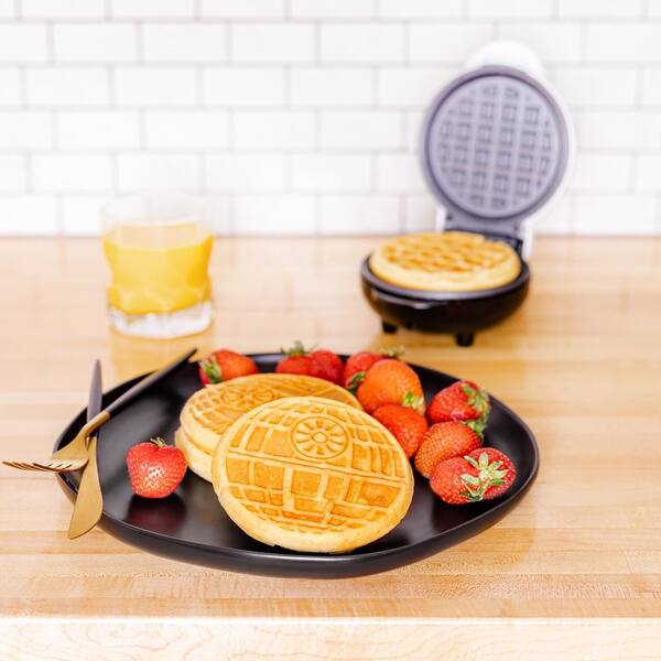 Uncanny Brands Star Wars Silver Mini Death Star American Waffle