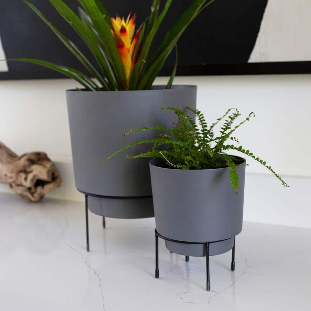 Hopson 10" Charcoal Gray Plastic Planter with Black Metal Stand