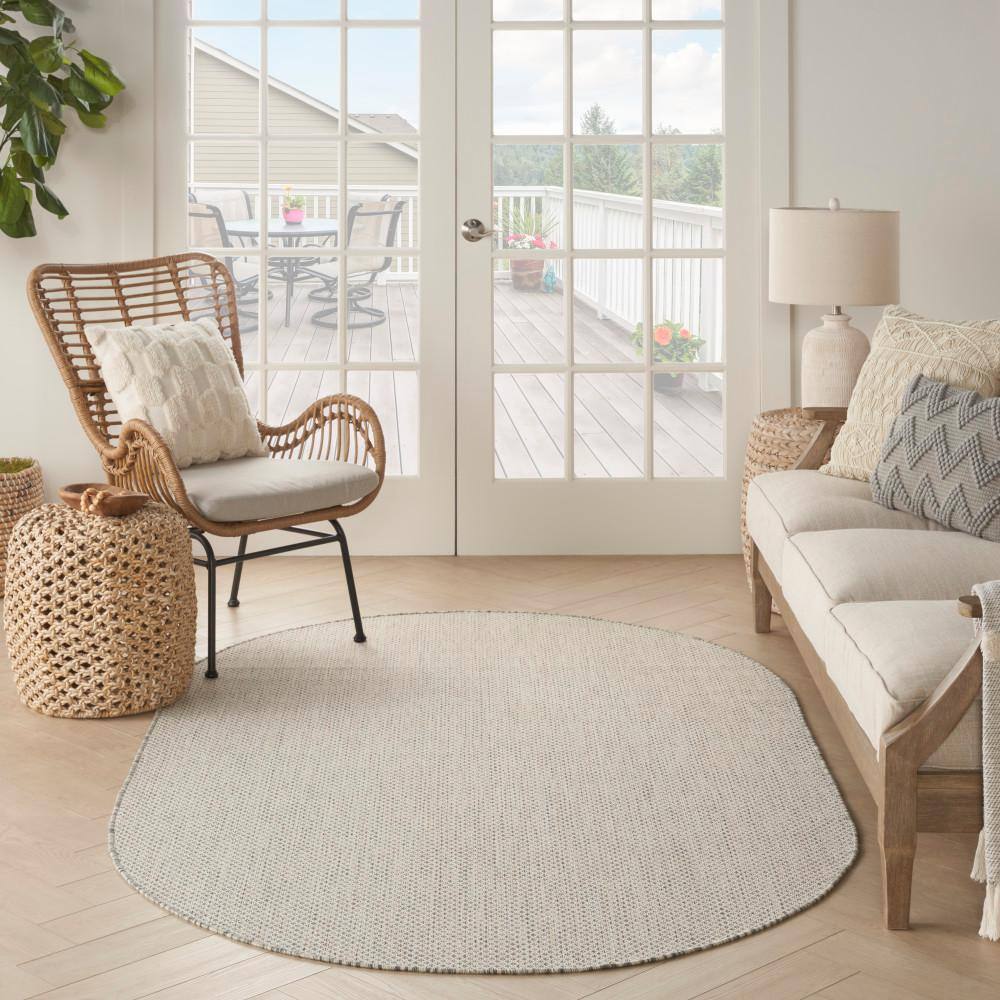 Courtyard Geometric Ivory Silver 5' x 7' Oval Synthetic Rug