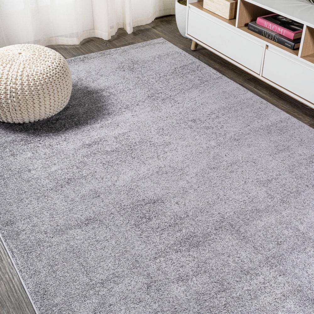 Gray Synthetic 4' x 6' Solid Low-Pile Indoor Area Rug