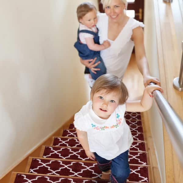 Trellisville Collection Red 9 in. x 28 in. Polypropylene Stair Tread Cover (Set of 15)