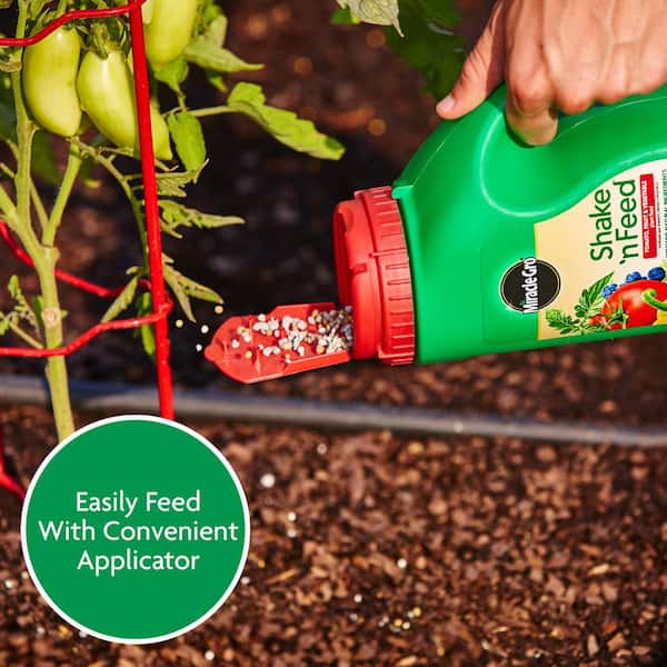 Miracle-Gro Shake 'n Feed 4.5 Lb. Tomato, Fruit & Vegetable Plant Food